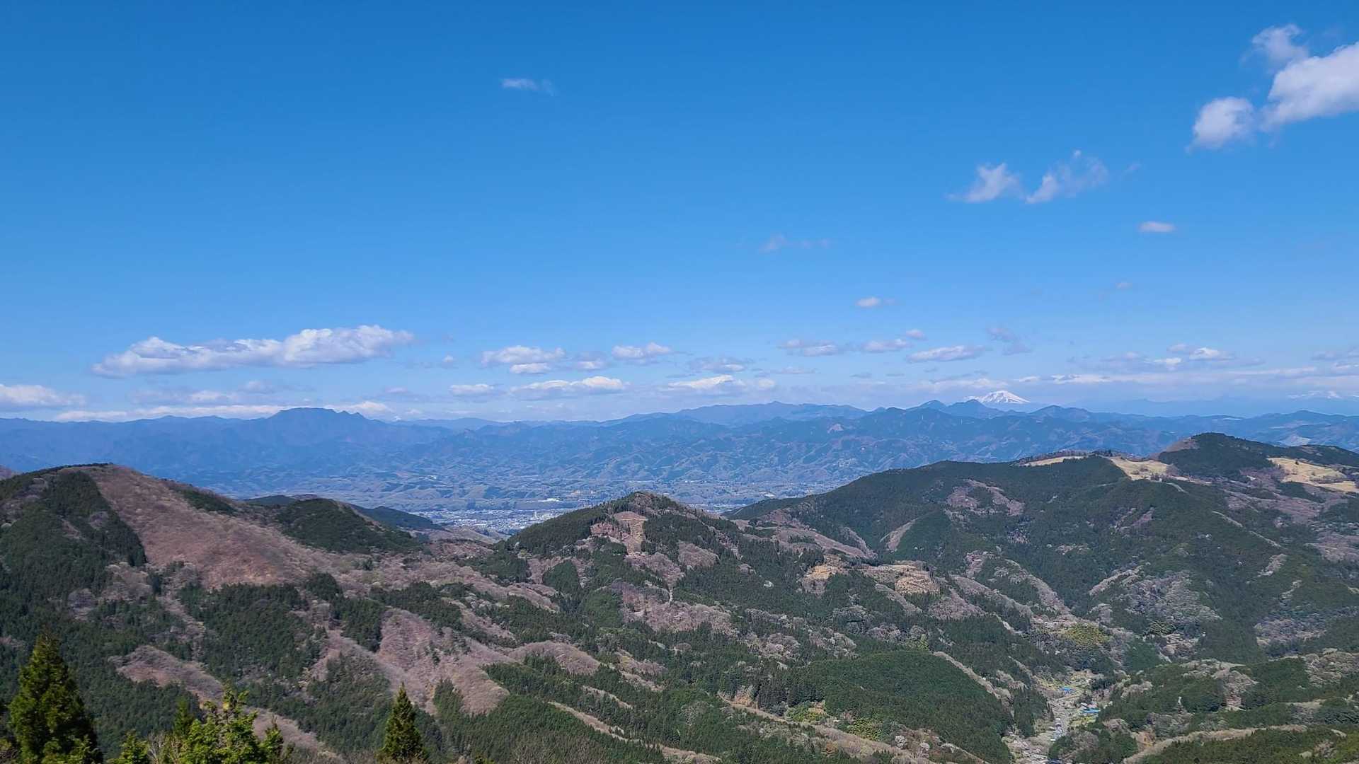 左に両神山、右に浅間山