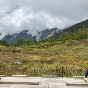 展望湿原、正面は大雪渓、杓子岳、白馬岳は雲の中