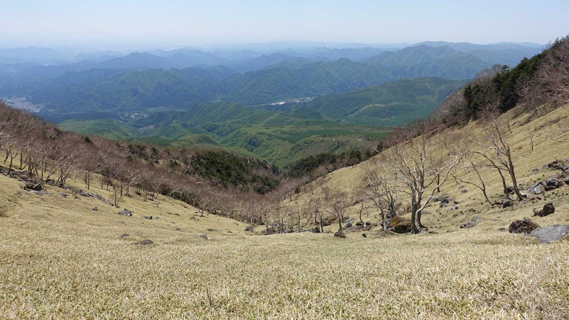 山腹のトラバースを終えて、振り返る。