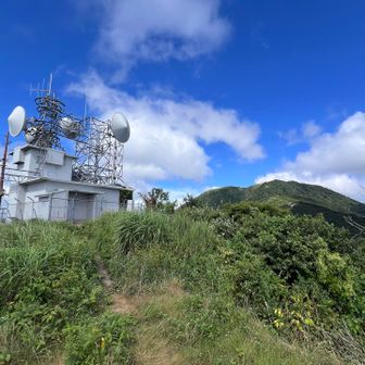 女三瓶山頂にはアンテナ📡