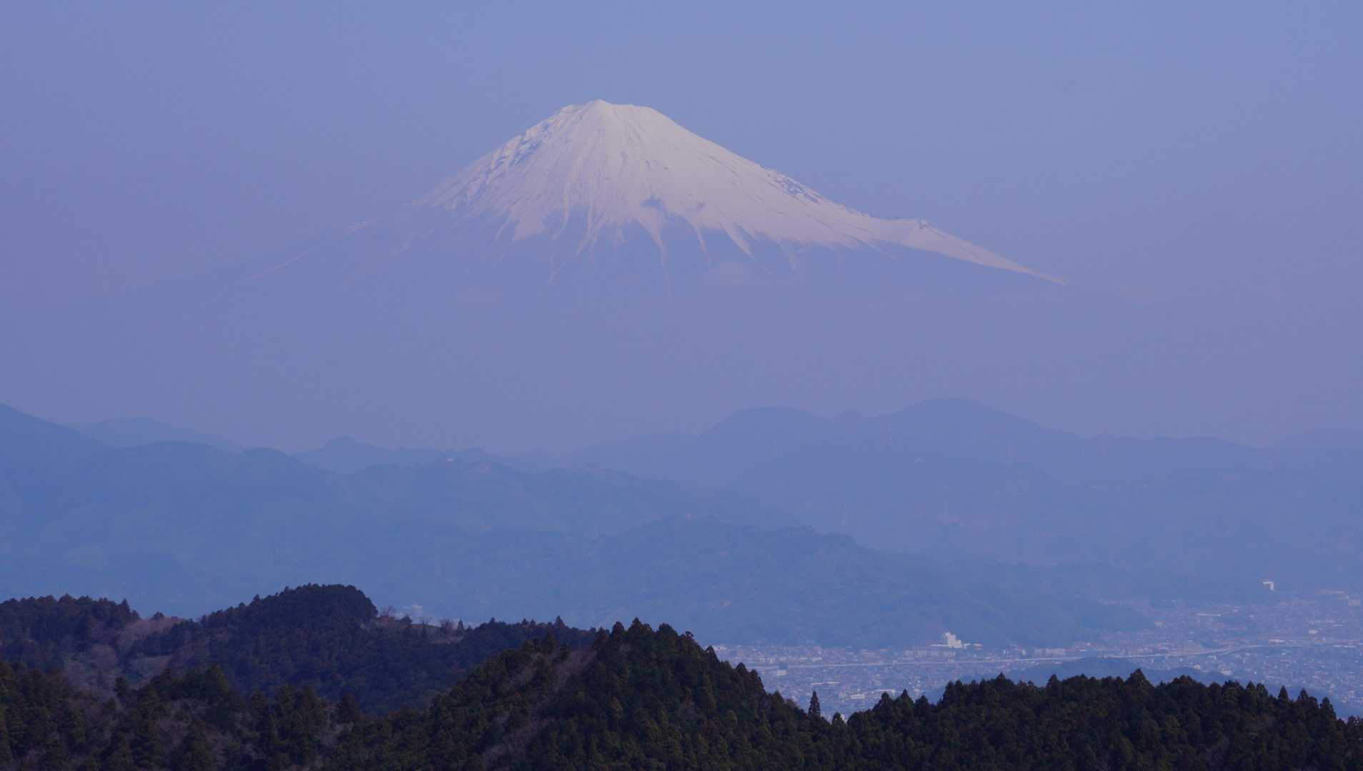 霞んでいるけど
雪の部分が浮かんでいるみたい