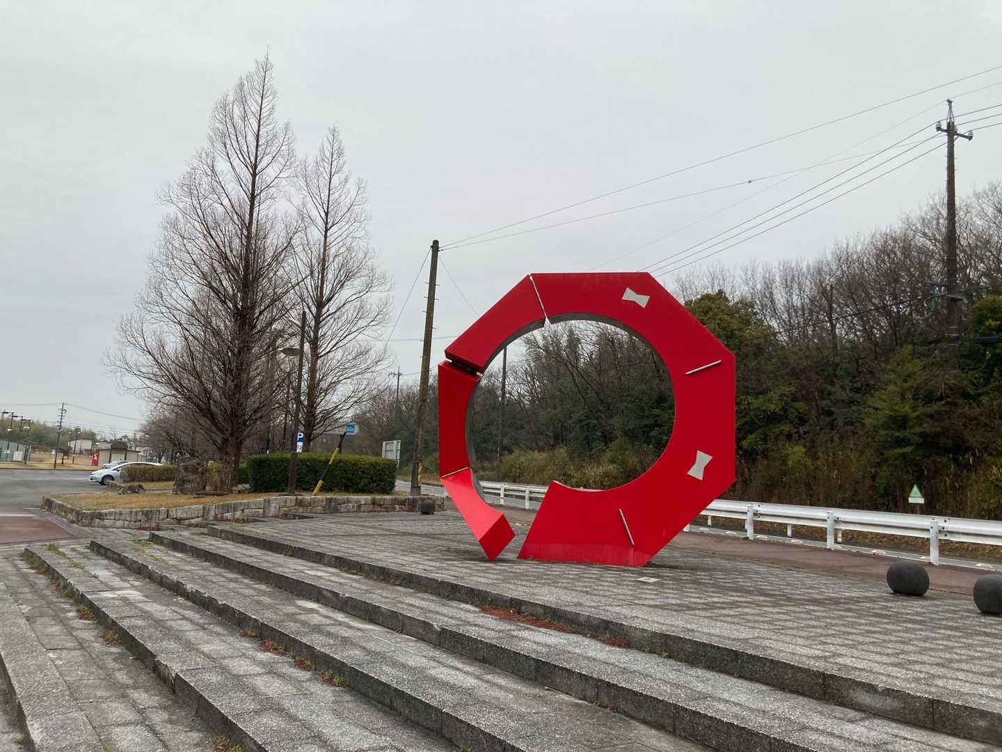 美浜町の総合運動公園に車を駐めました。もう少し近い駐車場もありました。