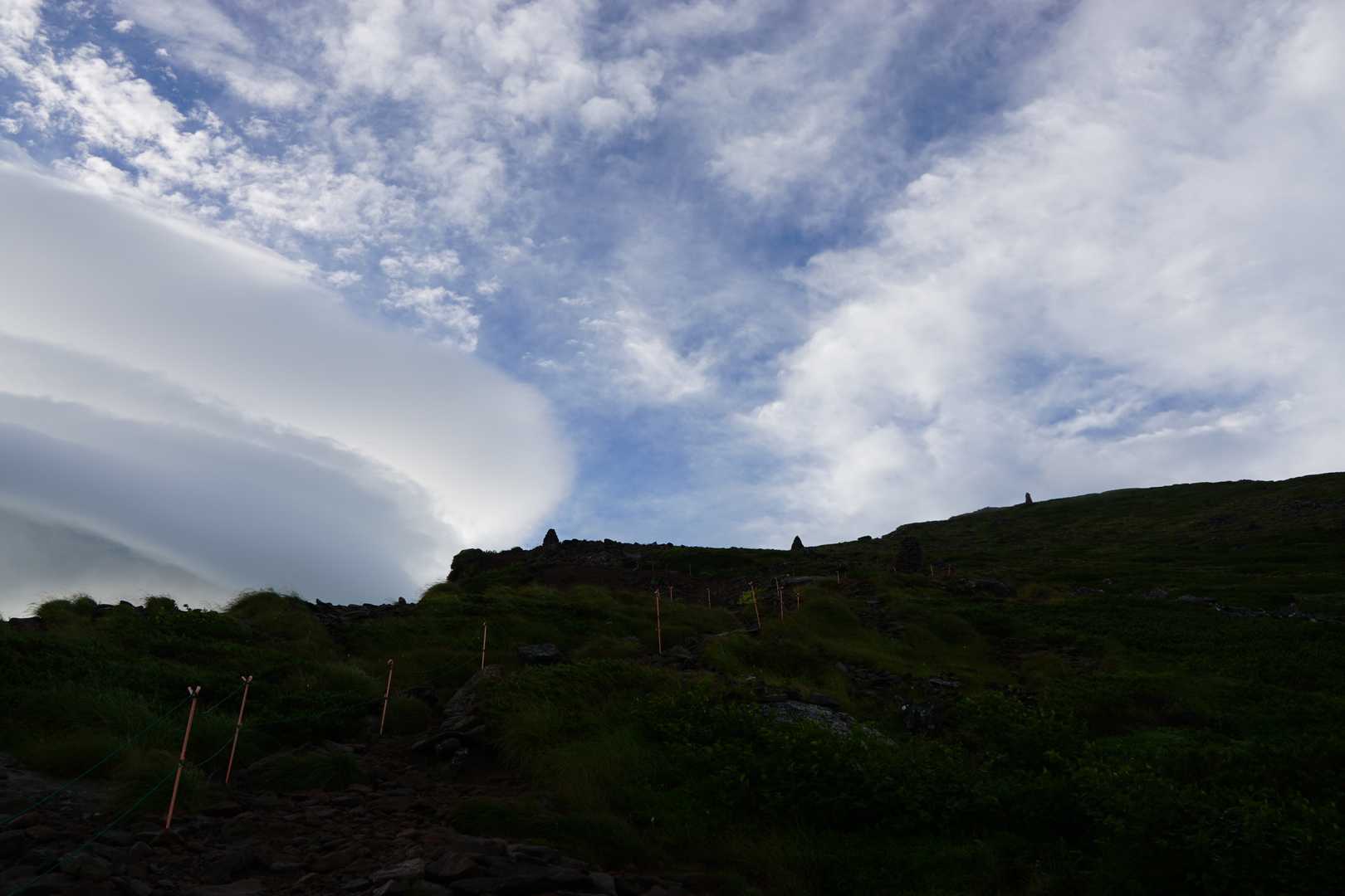 パンケーキみたいな雲
今日はへんてこ雲祭りだな