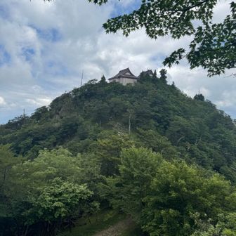 南岳からの上宮の眺め｡天空の城のよう
