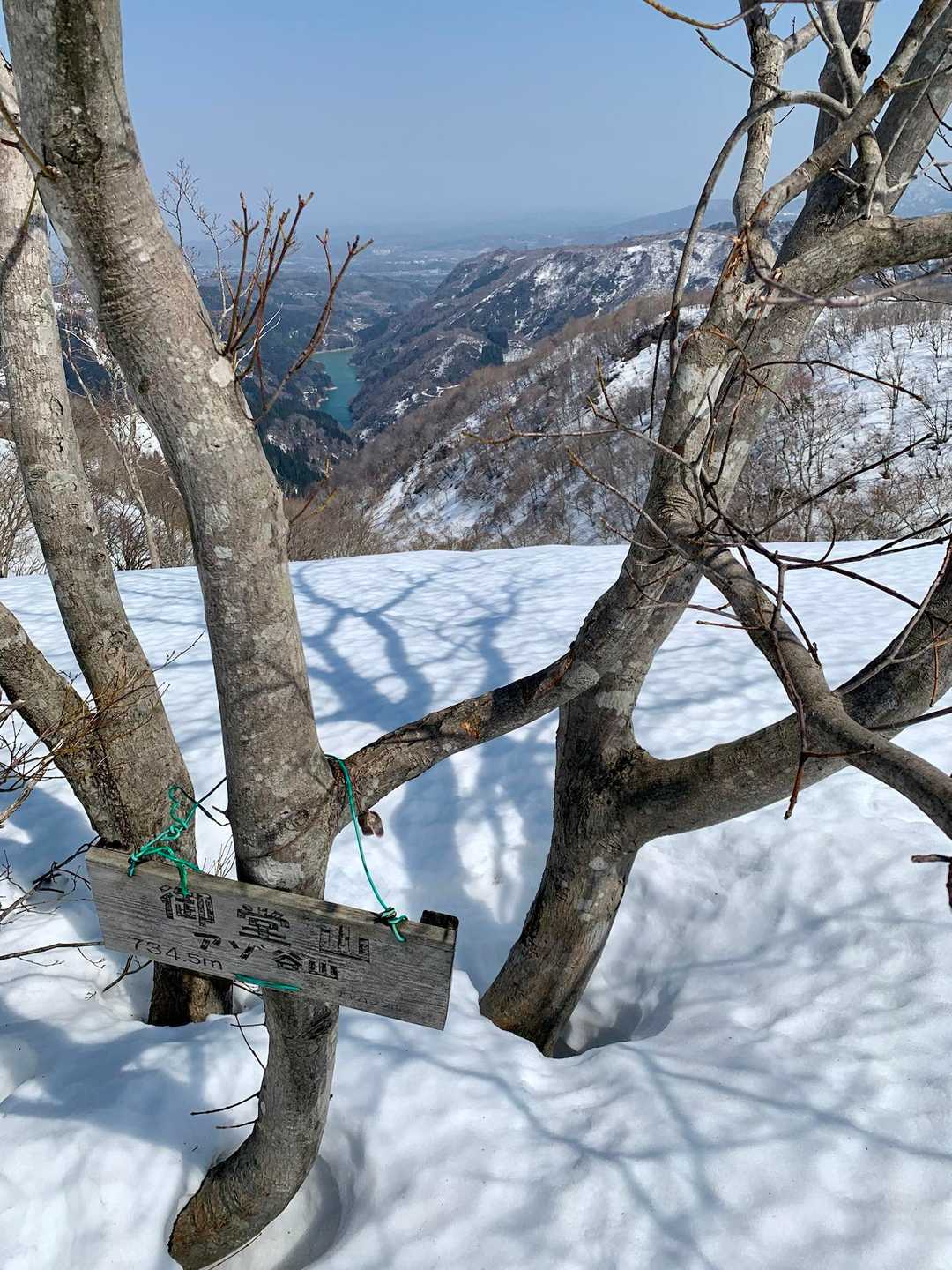 御堂山登頂🗻
いつも見上げてる表示板が下にある