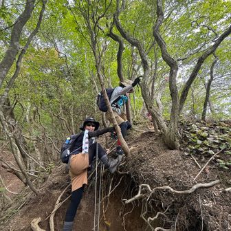 段差の大きな所に苦戦のまさみっちさんの後ろで、余裕のmasuminさん😂
身体が柔らかいから、めちゃくちゃ脚上がってる😳羨ましい🤣