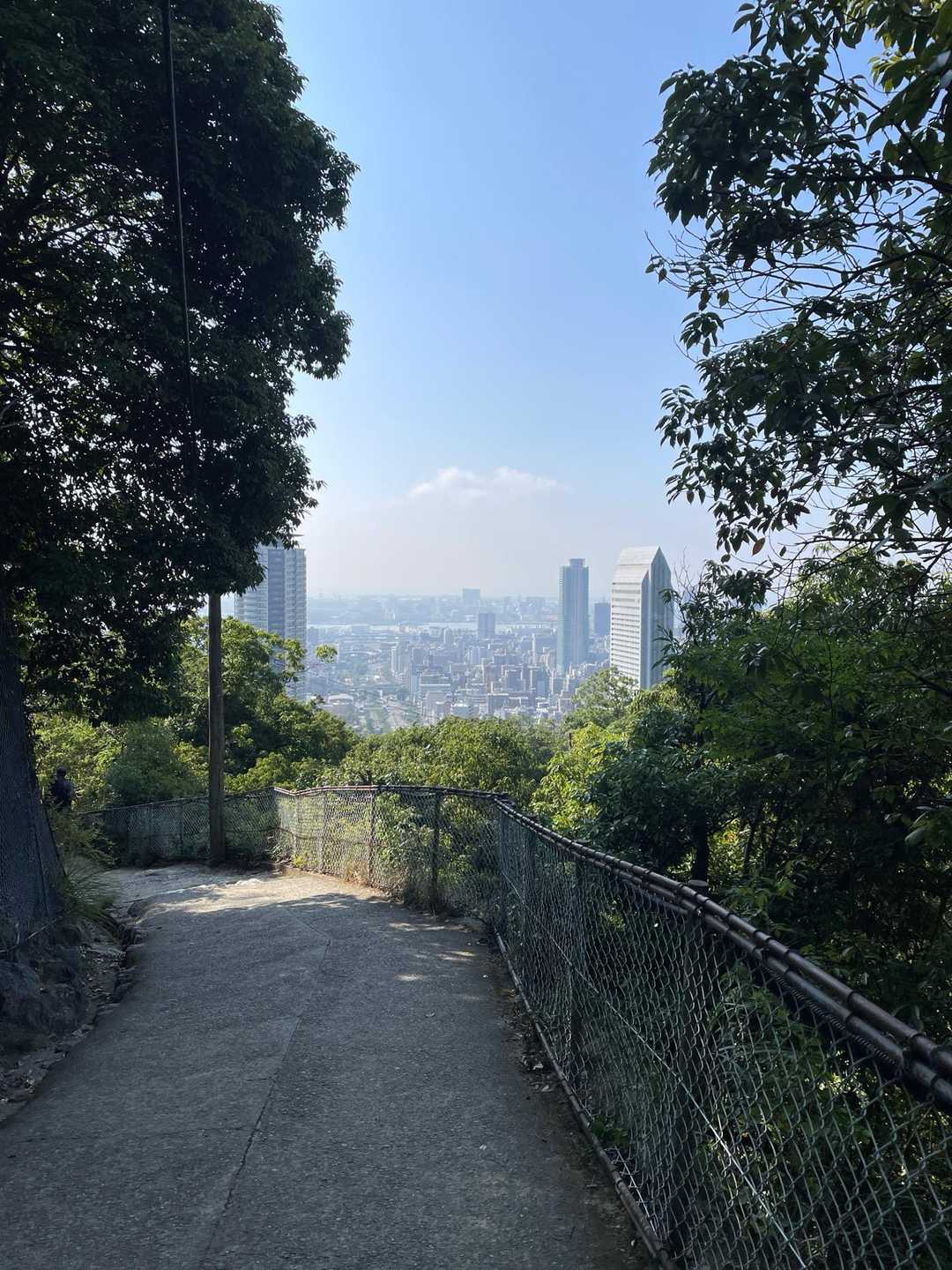 街が見えて来た。

ここらへんから軌跡が何故か一時停止になってて、軌跡が飛んでる💦
途中で気づいて再開しました。

決してロープウェイには乗ってません！笑