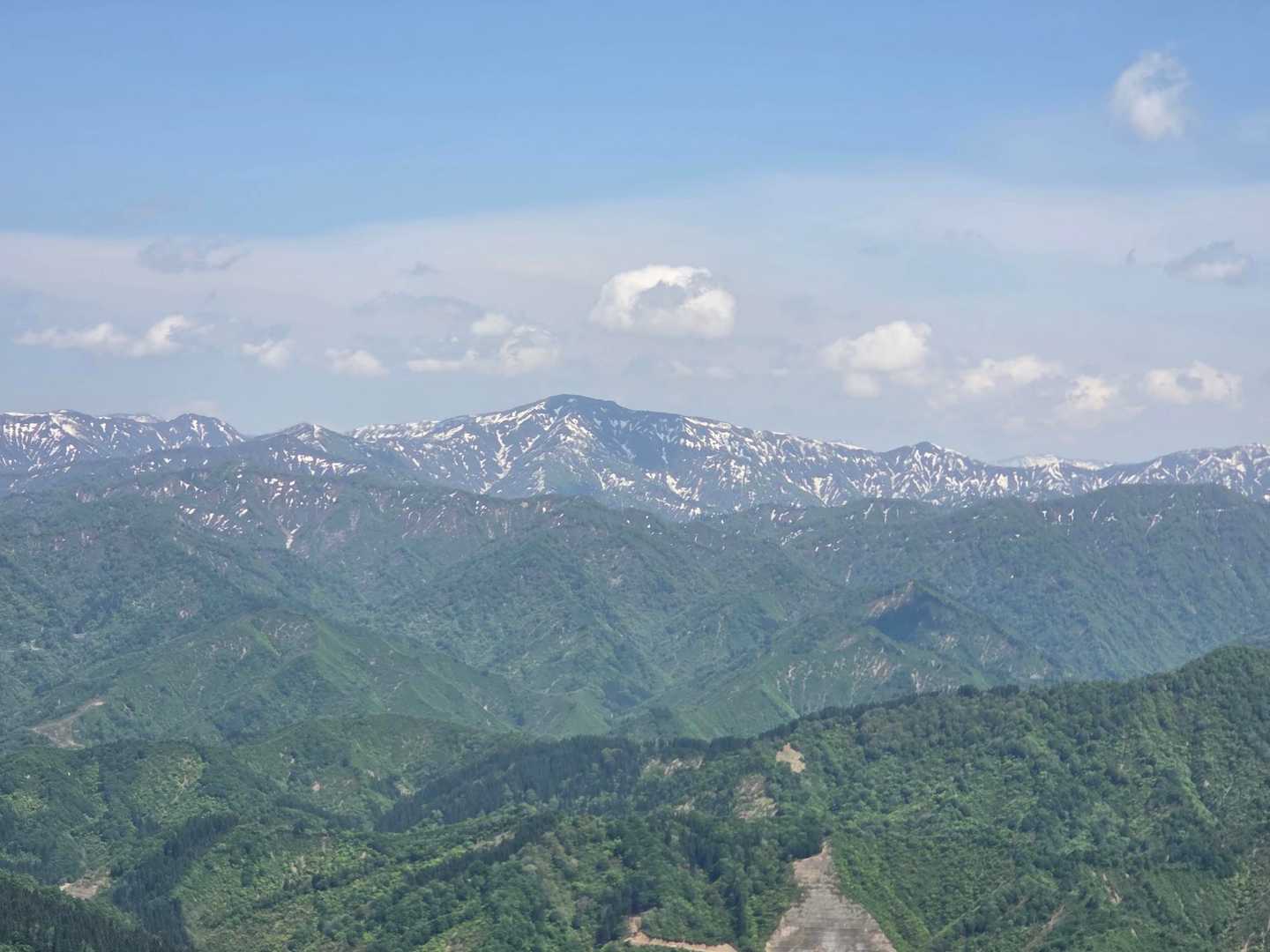 回りの山々も