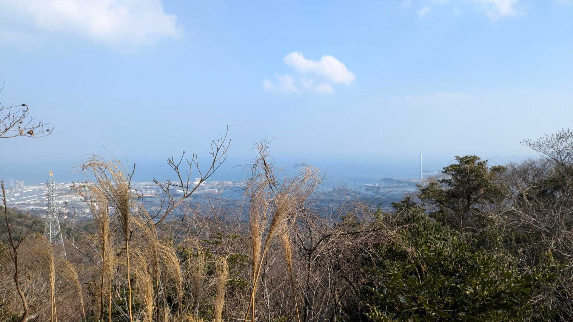 6合目辺りの展望所の景色
今日は霞んでいます