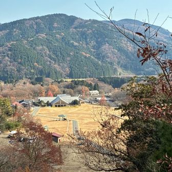 ゴールが見えました

なかなかの階段でしたが、途中から雪のおかげでか段差が小さくなってて登りやすかったです。
下山はドロドロのためチェンスパつけたままでした。滑らずに歩きやすかったです。

今回も企画してくれた山友さん、ありがとうございました。楽しい1日を過ごせました。