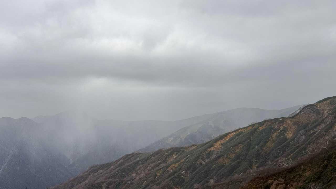 飯豊山、晩秋の稜線テン泊 の写真 47