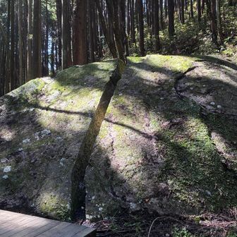 一刀石、ツアーの方が多かったので早々に撤退