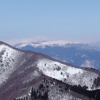 くらますの奥に氷ノ山。