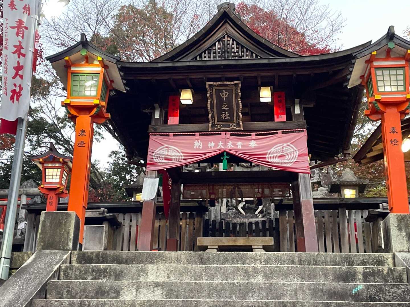 圧巻の千本鳥居を歩く、伏見稲荷山歩の写真