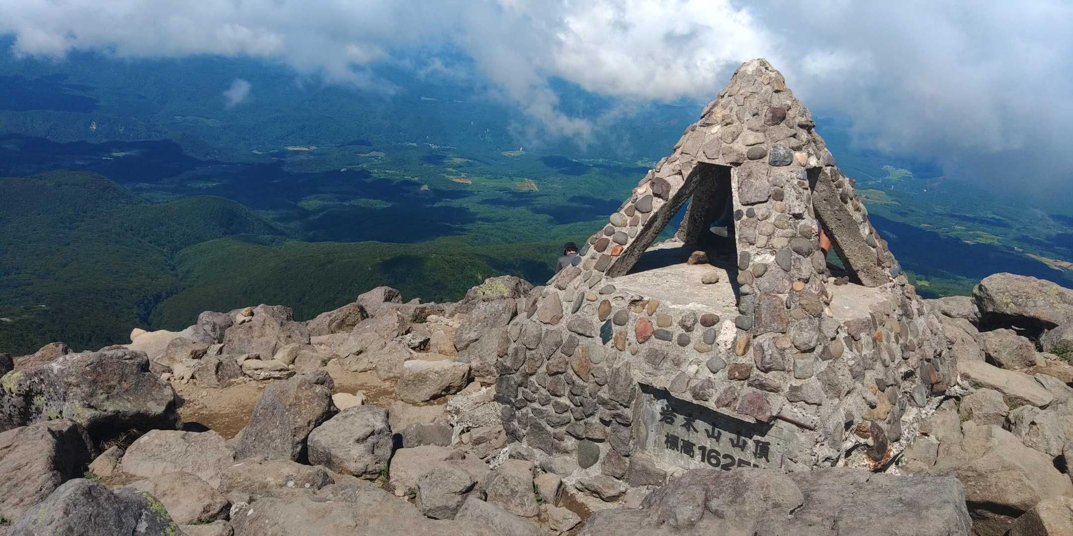 岩木山八合目往復 | 山頂へ最短の人気コース。高山植物や大パノラマ、急な岩場もの写真