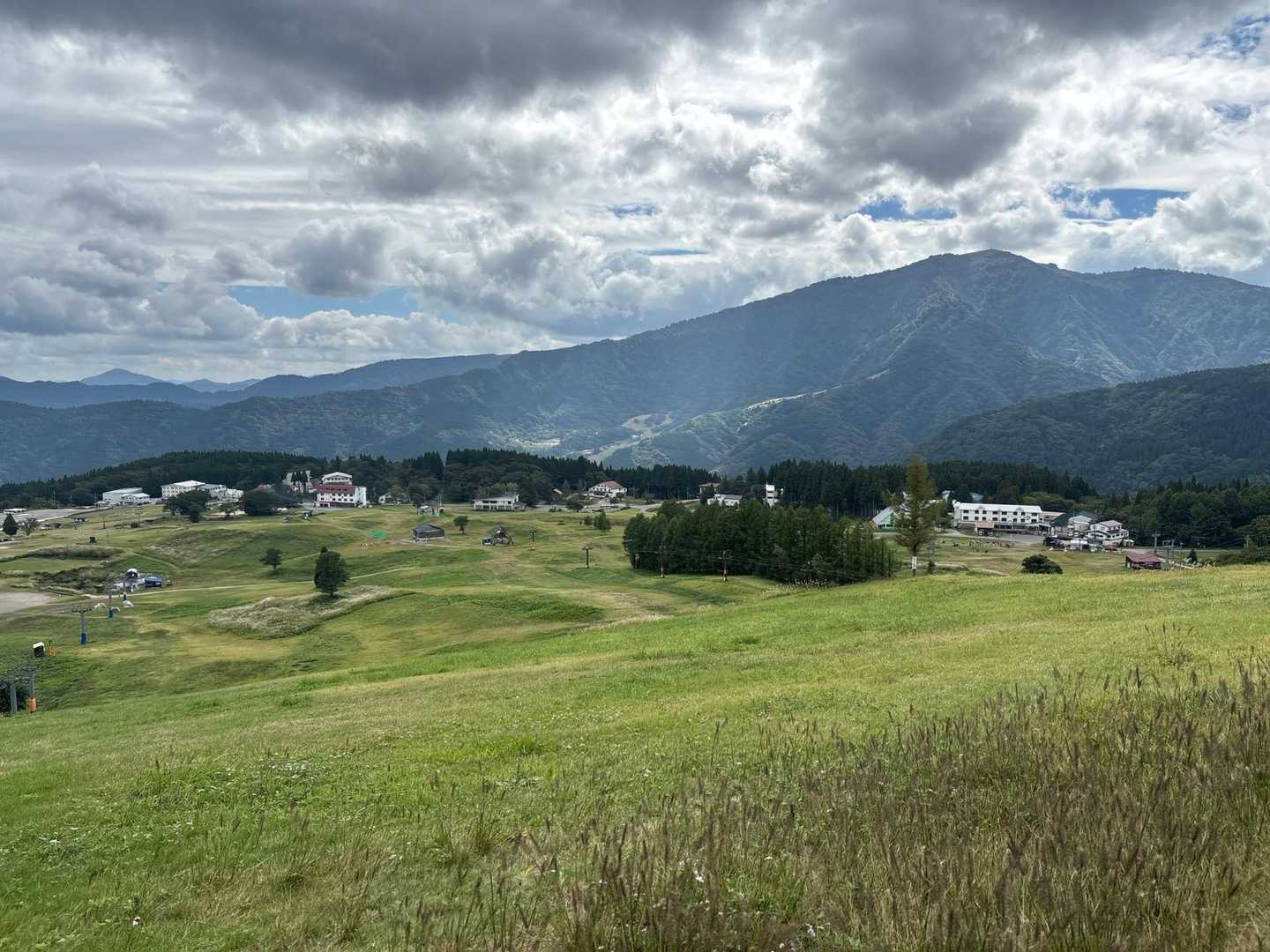 東尾根登山口-氷ノ山-小代越-高丸山-鉢伏山-ハチ高原バス 周回コースの写真