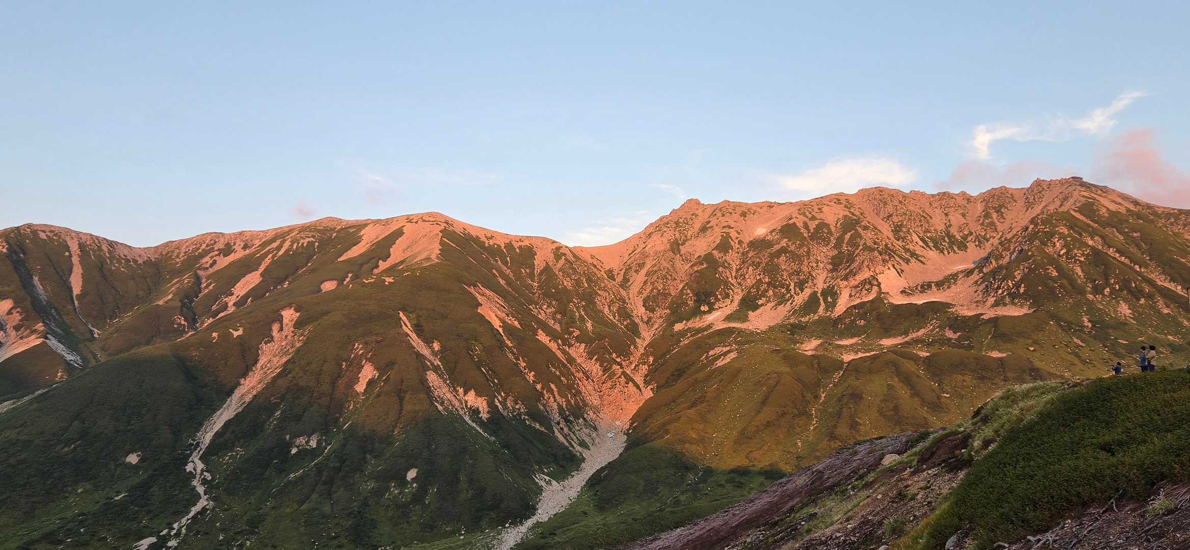 3000m峰三座と神域、黒部湖を見下ろす立山三峰周回の写真