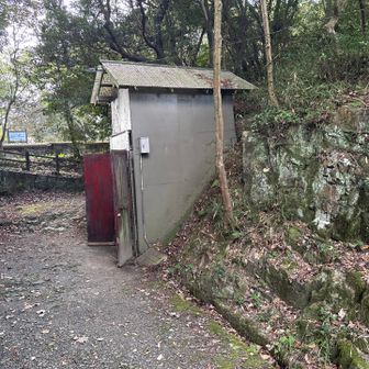地下室へ