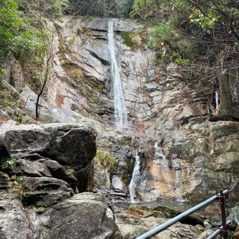 白糸の滝は水量少な目、少雨のためか。