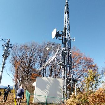 TV中継局が建つ戸谷山到着