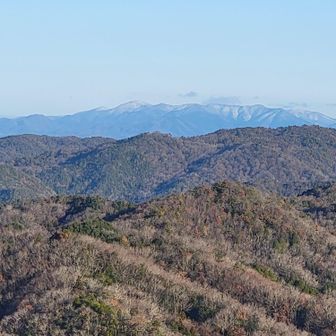 雪山が見える。近く感じるけどまさかの比婆山？近くの男鹿山の看板に比婆山見えるとあるので多分比婆山。
