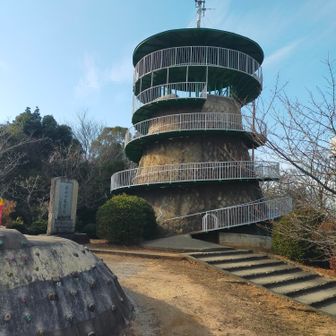 正面から🙄…千代山は塔裏側の林の中ですね😙　この後塔に上ります😚