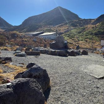 立山のモニュメントは長蛇の列でスルー