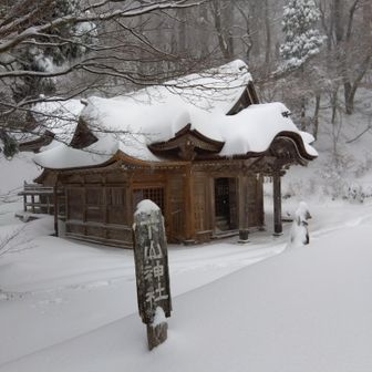 無事に下山を祈願する下山神社ではなく、しもやま神社です。