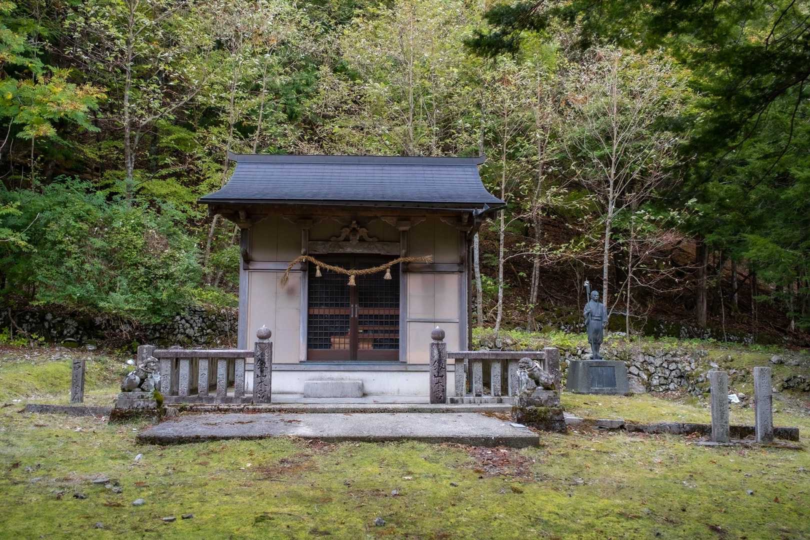お宮があります