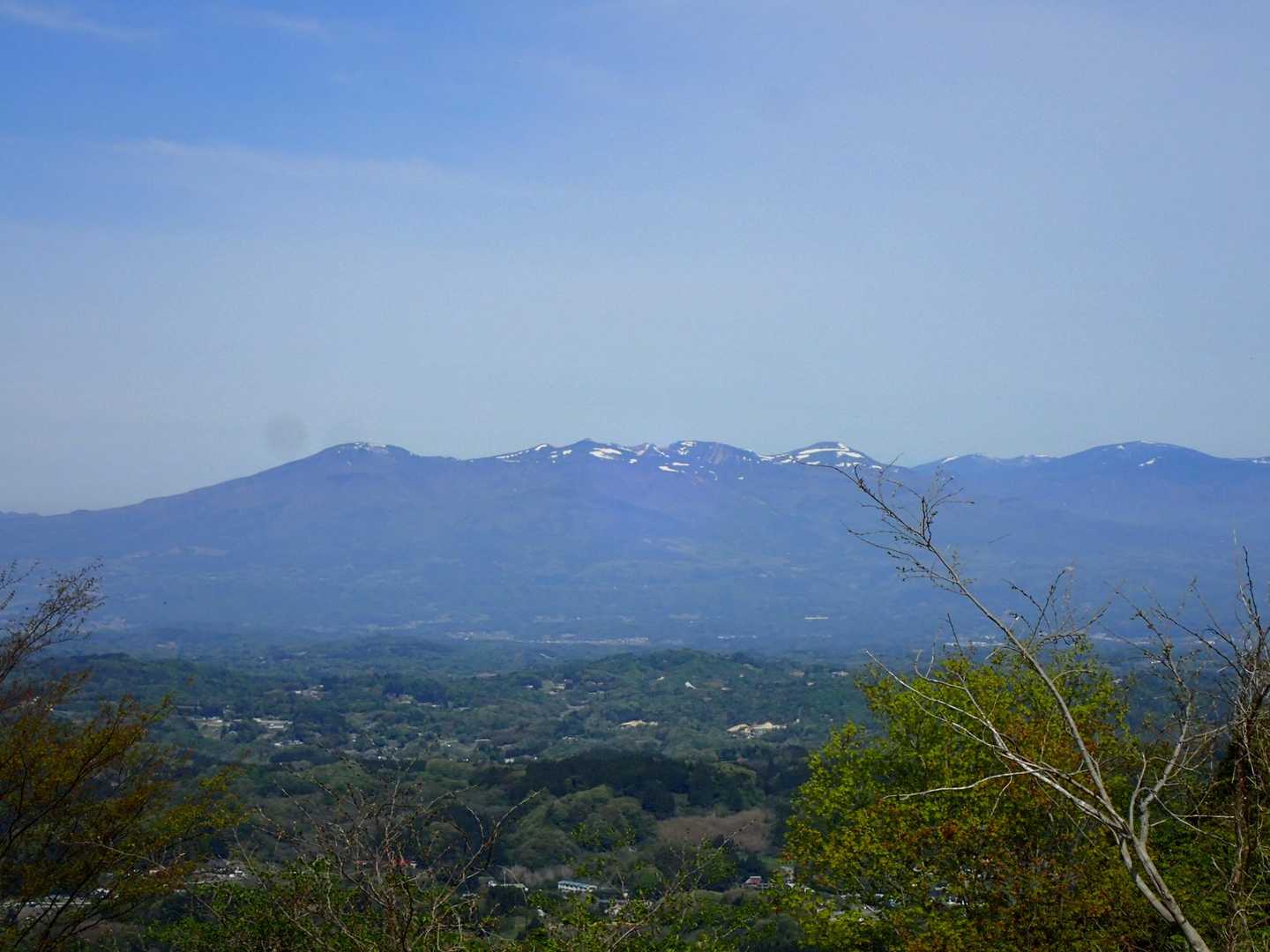 遠くの山並み、何処だっけ？