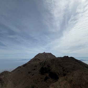 平成新山と雲仙普賢岳。平成新山の方が高いです😅