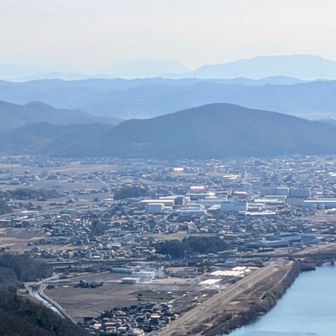 最後に、四国の屋島が超うっすら(真ん中のスカイラインに)見えました🤩オワリ