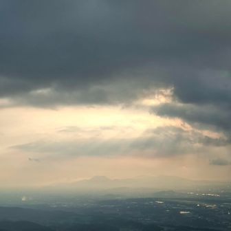 遠くに金峰山が見えます