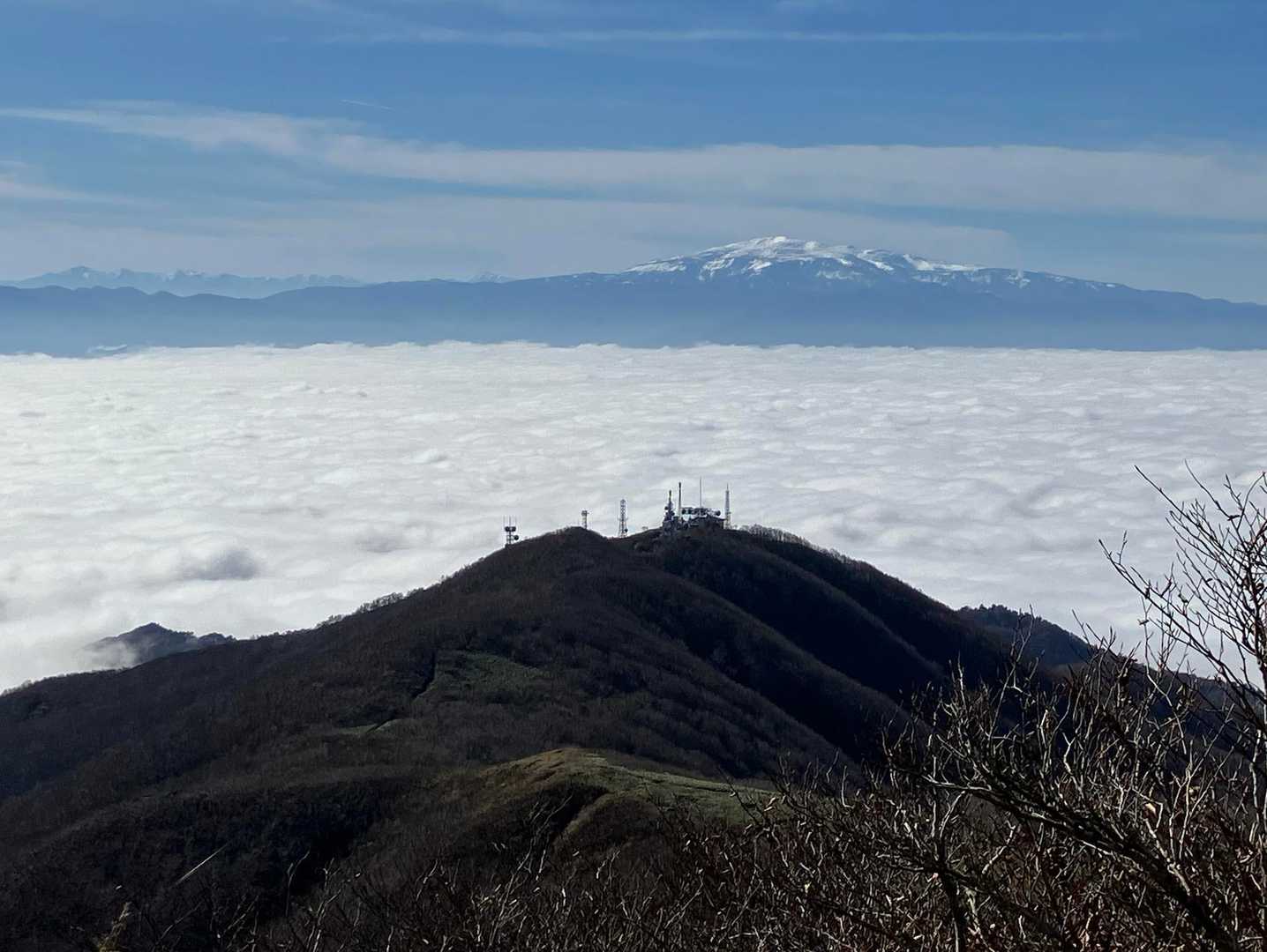 三角山と月山