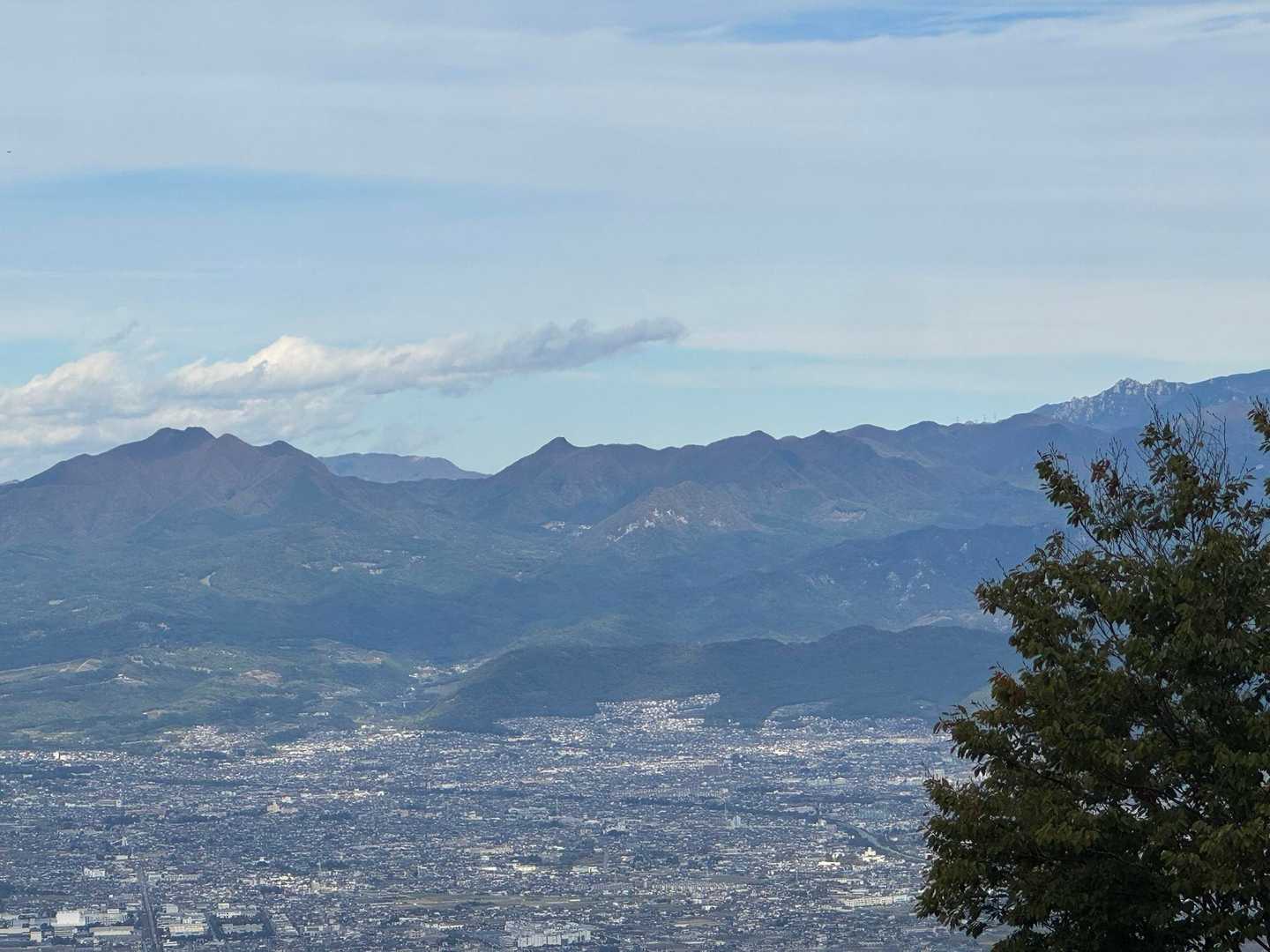 中央に未踏の曲岳や黒富士
近々伺いやす👍