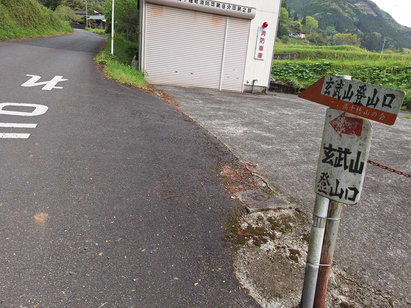 高千穂の道の駅に忘れ物を取りに帰り、一人遅れての出発です😂
道路沿いの花を撮ってゆっくり歩きたいですが😃