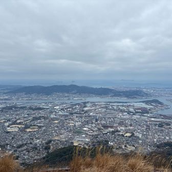 空はどんより🌥️