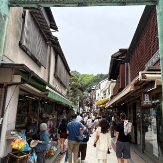 江の島へ弁財天仲見世通り、賑わってます。😅