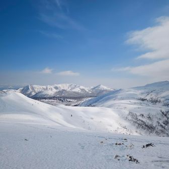 シャクナゲ岳側から外国人4名グループ