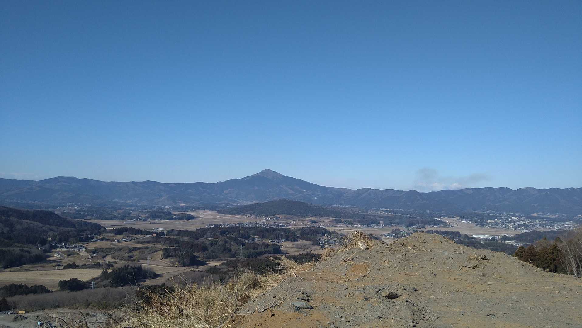 山頂からは茨城の代表⛰筑波山が👀🎶