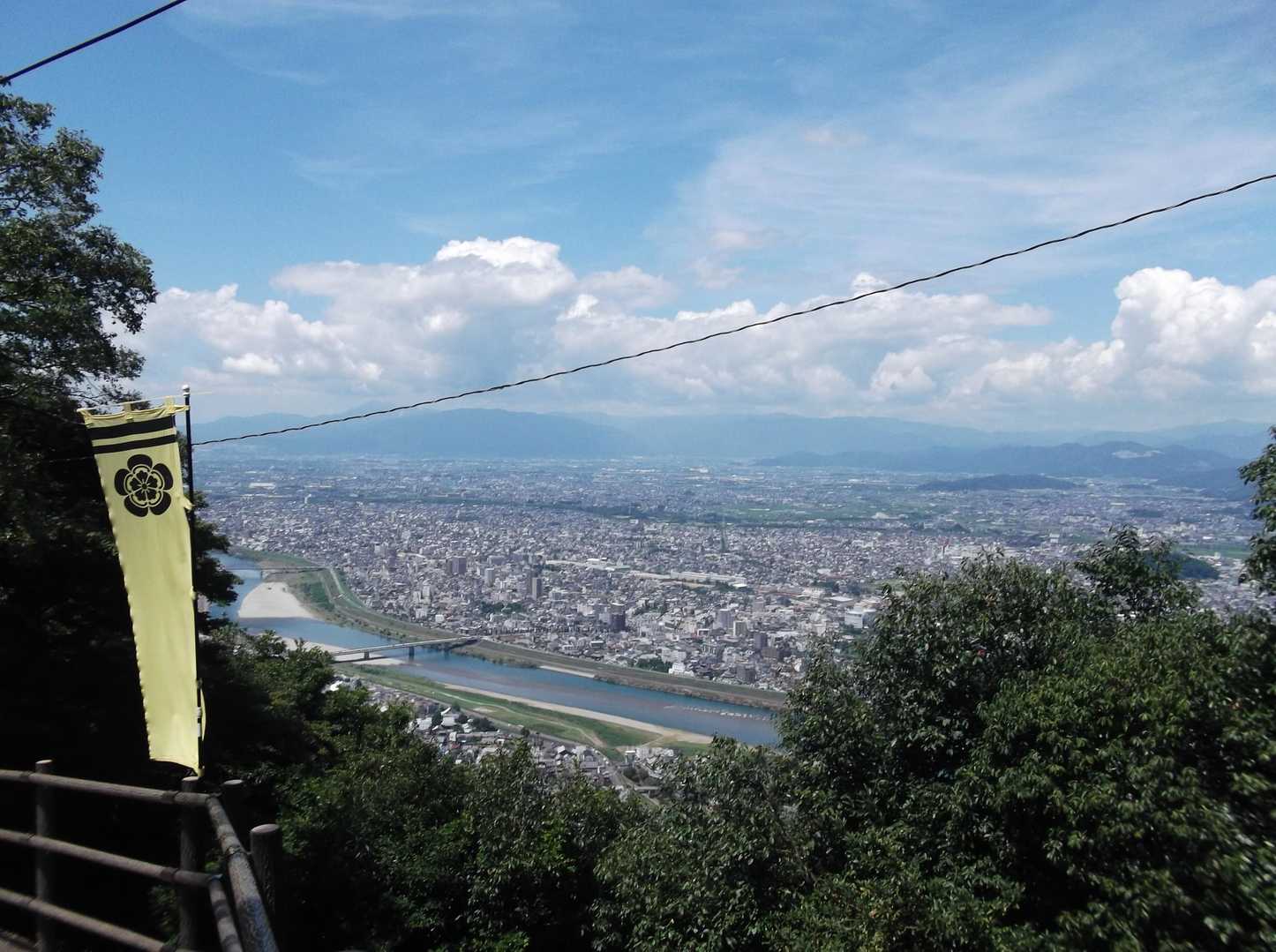 妙見峠発着｜岐阜市街を眼下にながめる金華山の写真