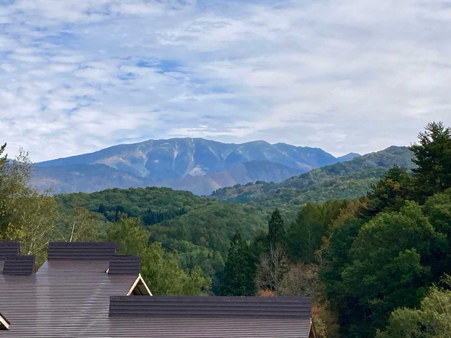 ポニー小屋を過ぎて振り返ると〜
北ノ俣岳かな😍