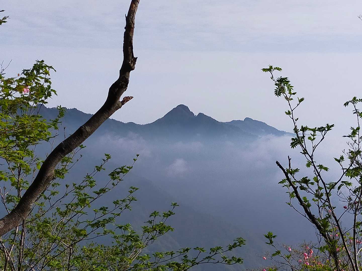 大障子岩　前障子岳