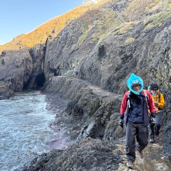 初めましてのやもうどさんに案内していただき小浜バリエーションコース登ります
なかなかの火サス🌊感