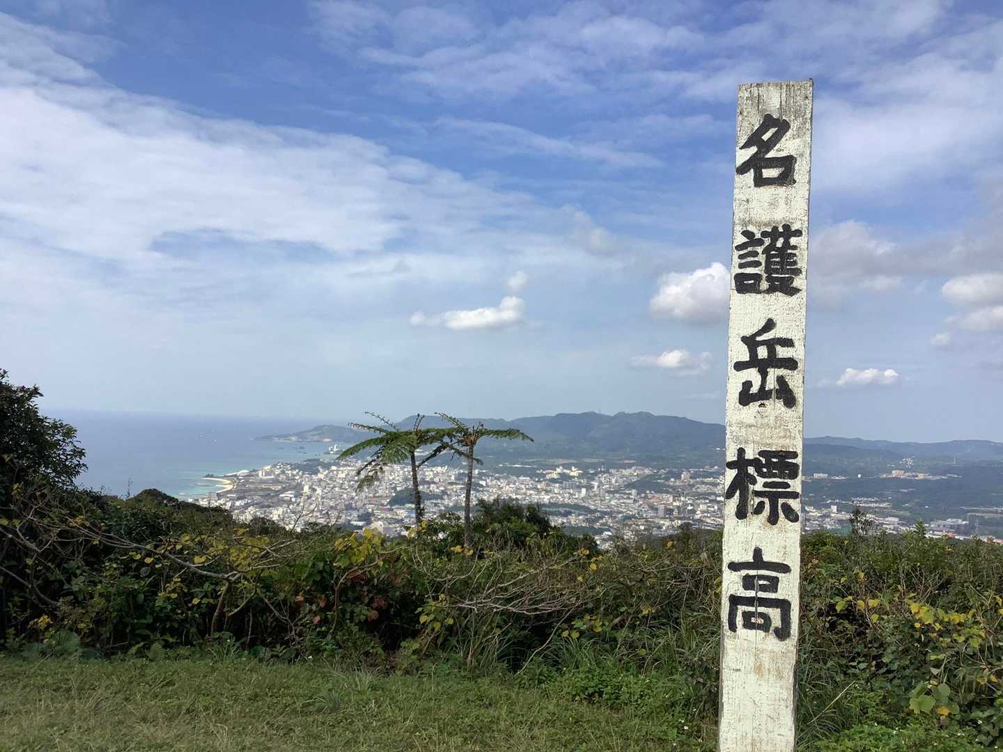 本部方面　霞んでいても海の色がきれい