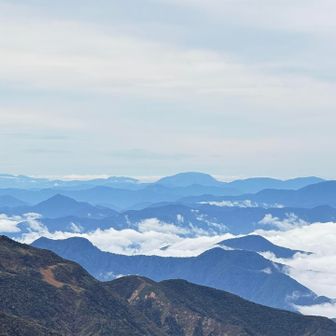 トンビ岩から伊吹山も見えました