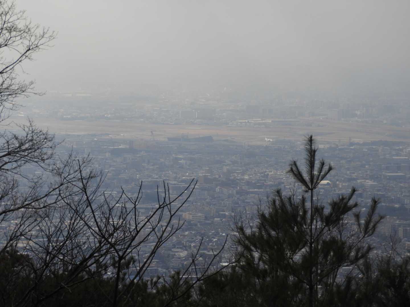六個山からの眺め
目の前は伊丹空港
