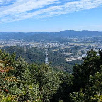 ケルンの東側すぐ下に展望休憩所ベンチがあり、東側の景色が気持ちよい
景色を見ながらランチタイムをゆったりと