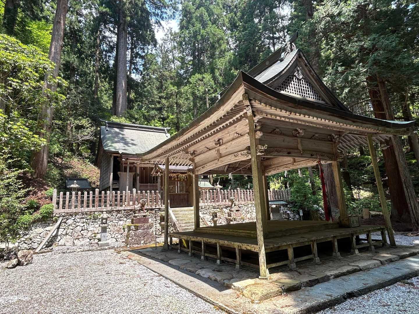 立派な神社