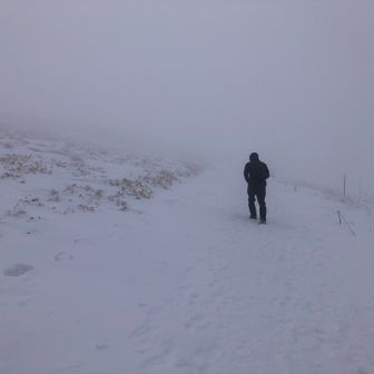 霧ヶ峰・車山・大笹峰 真っ白すぎて
哀愁ただよう背中